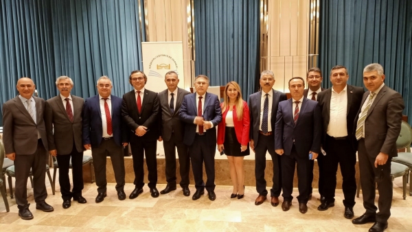 KIRŞEHİRLİ EĞİTİMCİLER DERNEĞİ TARAFINDAN EĞİTİMCİLİERE ÖĞRETMENLER GÜNÜ YEMEĞİ VERİLDİ